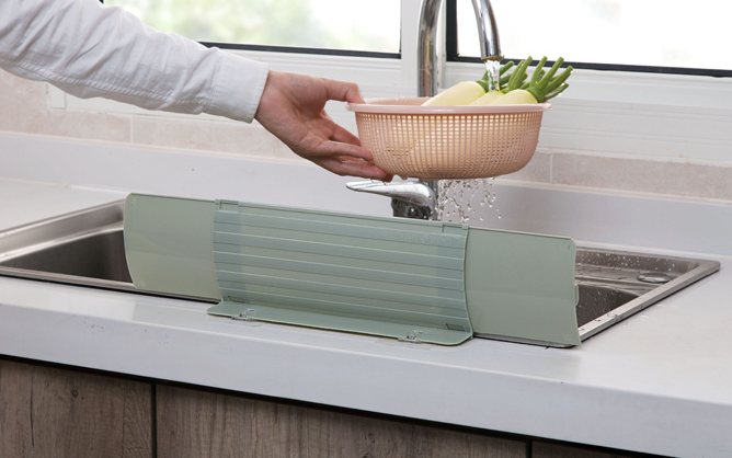 Protection anti-éclaboussures rétractable pour évier Lighteme (2 couleurs)