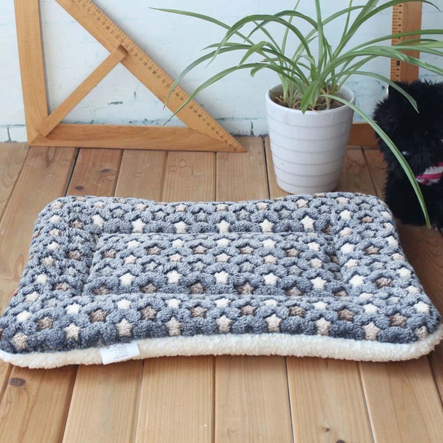 Lighteme Premium Soft Fleece Cushion Blanket (2 colors)