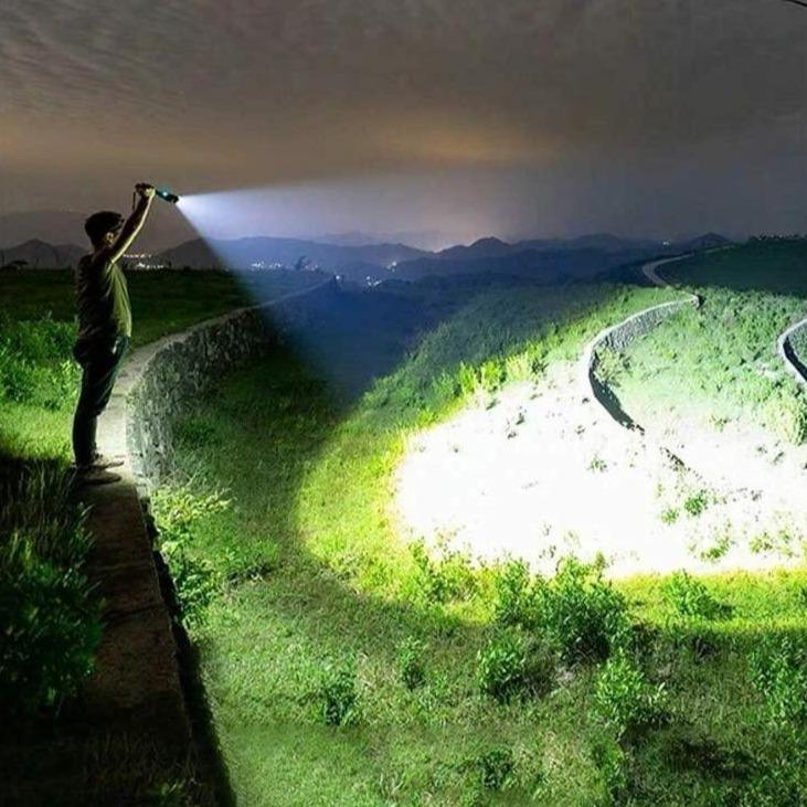 LAMPE DE POCHE SUPER PUISSANTE Lighteme X90 PRO