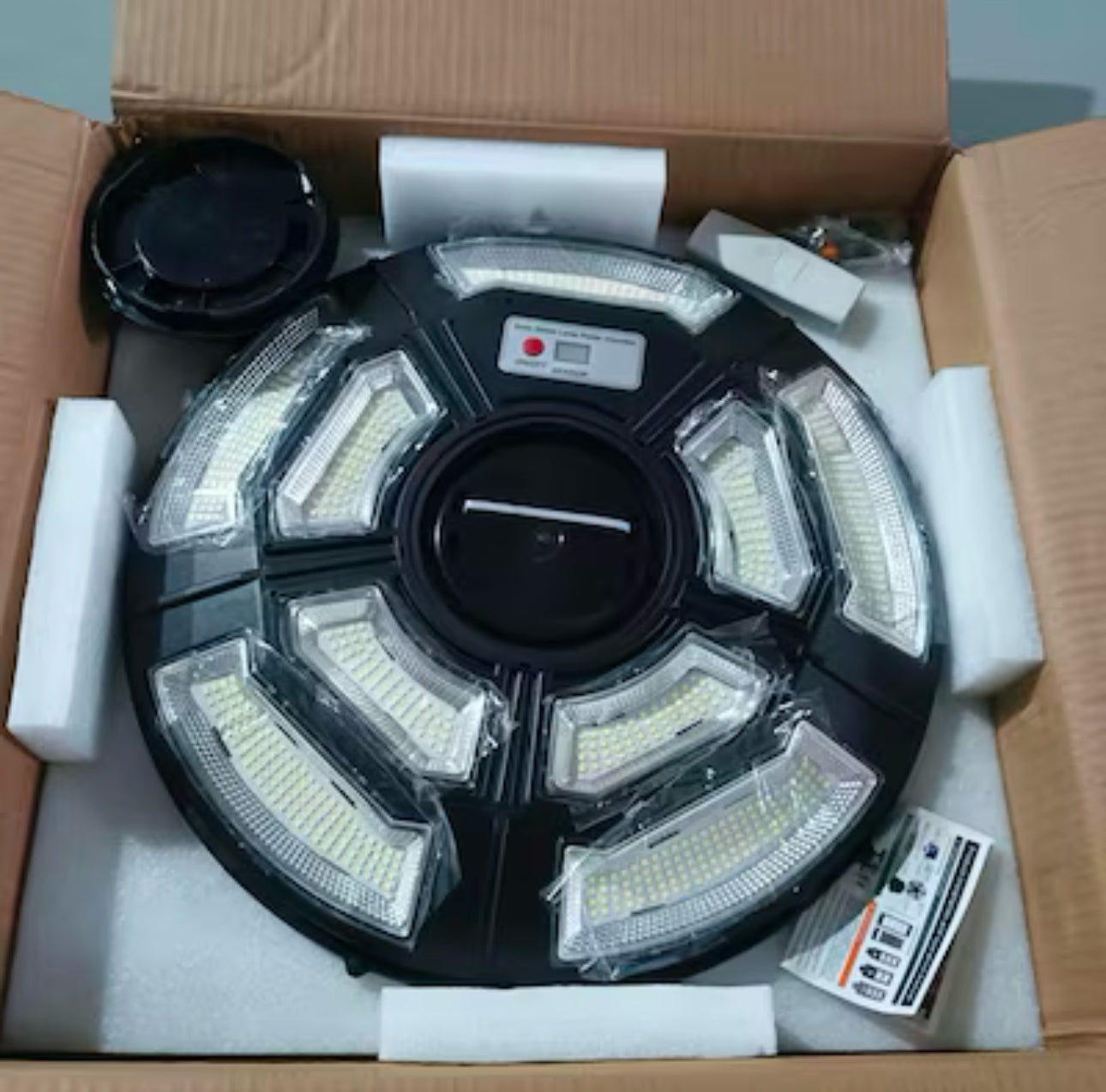 Lighteme 1500W Solar UFO Bewegungssensor All-in-One Solar-Gartenstraßenlaterne mit Fernbedienung