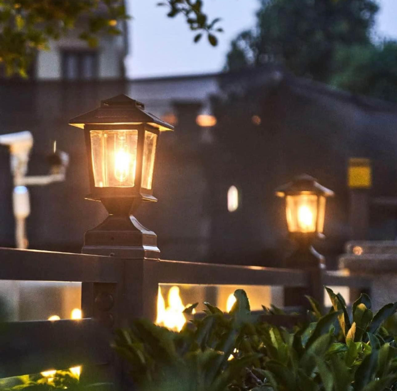 Lot de 2 lampadaires solaires en métal Lighteme 4 x 4 pour clôture extérieure, étanches