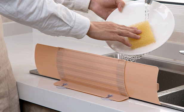 Protection anti-éclaboussures rétractable pour évier Lighteme (2 couleurs)