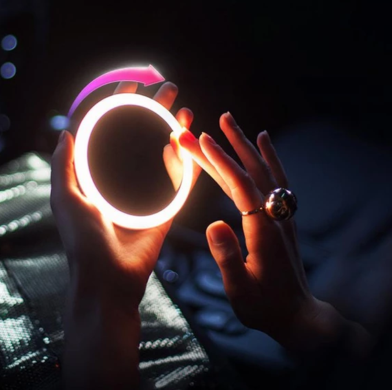 Miroir cosmétique LED à chargement sans fil Lighteme