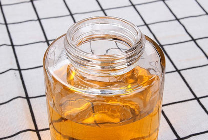 Controlling portions of oil is important to get that flavor touch of your salads and meals