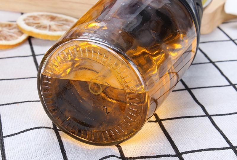 Controlling portions of oil is important to get that flavor touch of your salads and meals