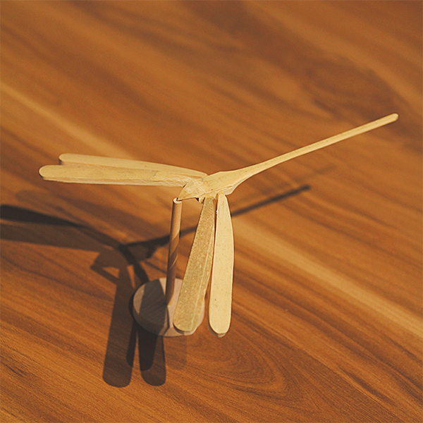 Libellule en bambou Lighteme Gravity Balance