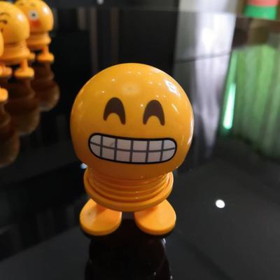 Poupées à tête oscillante Lighteme Creative pour tableau de bord de voiture/maison/décoration de table (14 modèles)