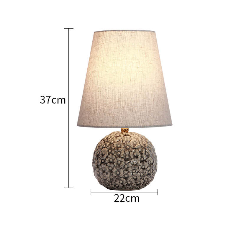 Lampe de table en céramique à fleurs sculptées Lighteme