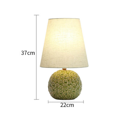 Lampe de table en céramique à fleurs sculptées Lighteme