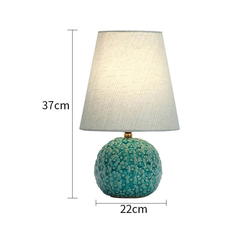 Lampe de table en céramique à fleurs sculptées Lighteme