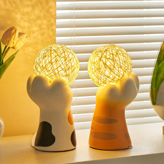 Lampe boule Lighteme griffe de chat Sepak Takraw