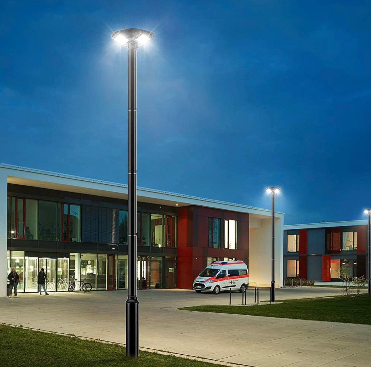 Lampadaire solaire d'extérieur Lighteme 1 500 W avec mât de 248 cm, étanche IP67, avec télécommande