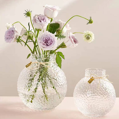 Hellgrüne Kugelvase mit Eismuster