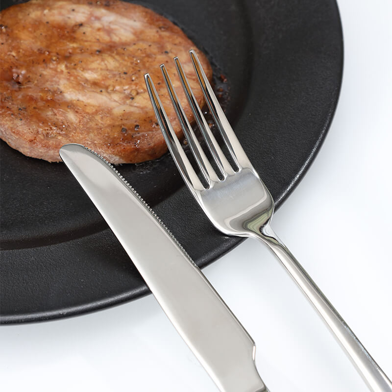 Ensemble de 5 couverts Lighteme avec trous de suspension