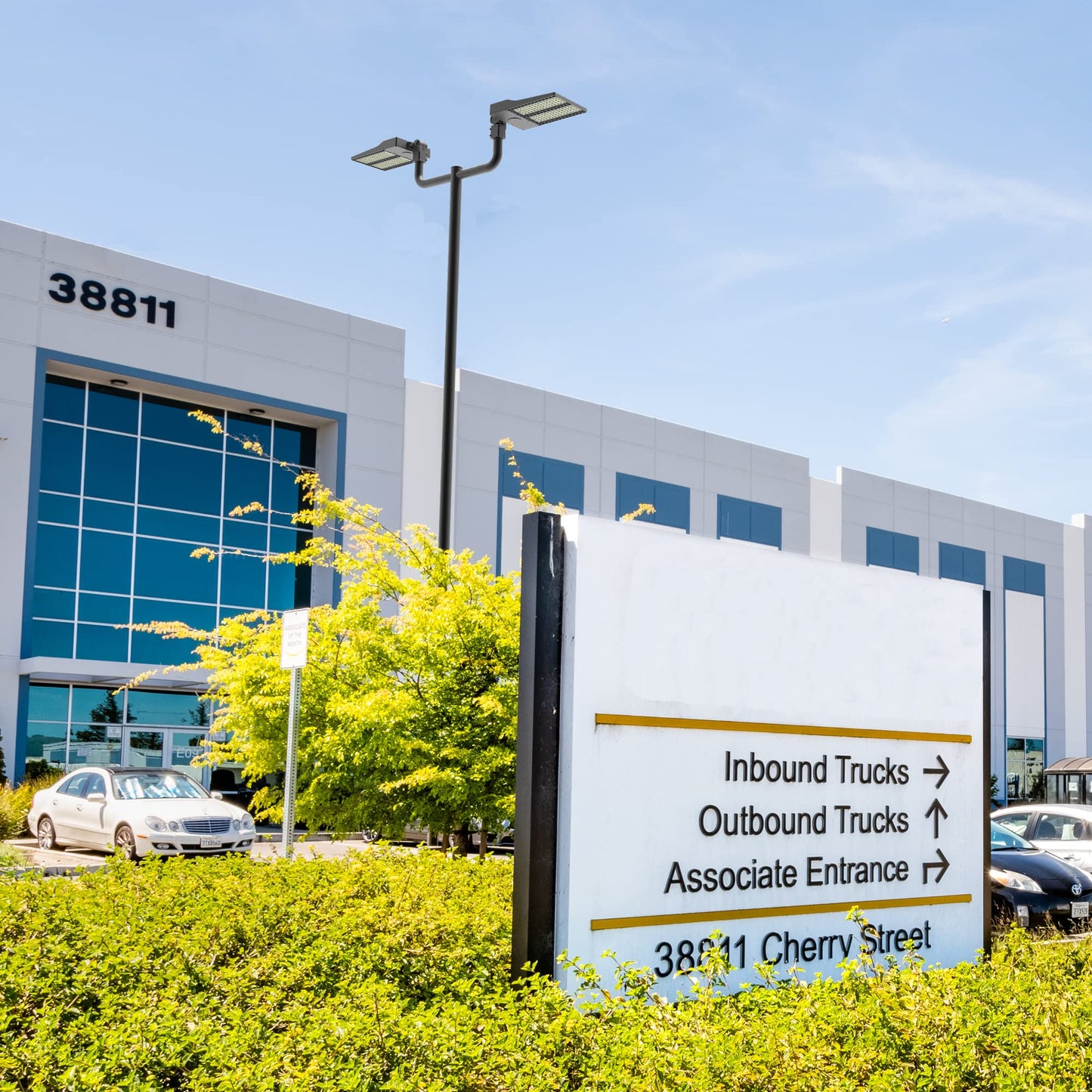 Lighteme 8000 W Solar-Straßenlaternen mit Aluminiumrahmen, Bewegungsmelder für den Außenbereich, Dämmerung bis Morgengrauen, 200.000 lm, mit Fernbedienung