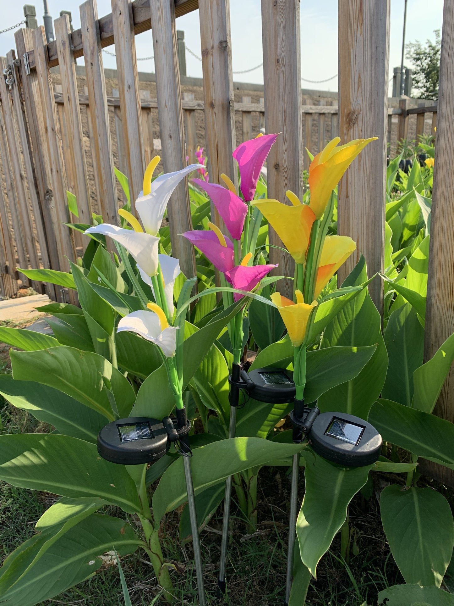 Ihrtrade Artificial Calla Lily Solar Garden Stake Lights (1 Pack of 4 Lilies)