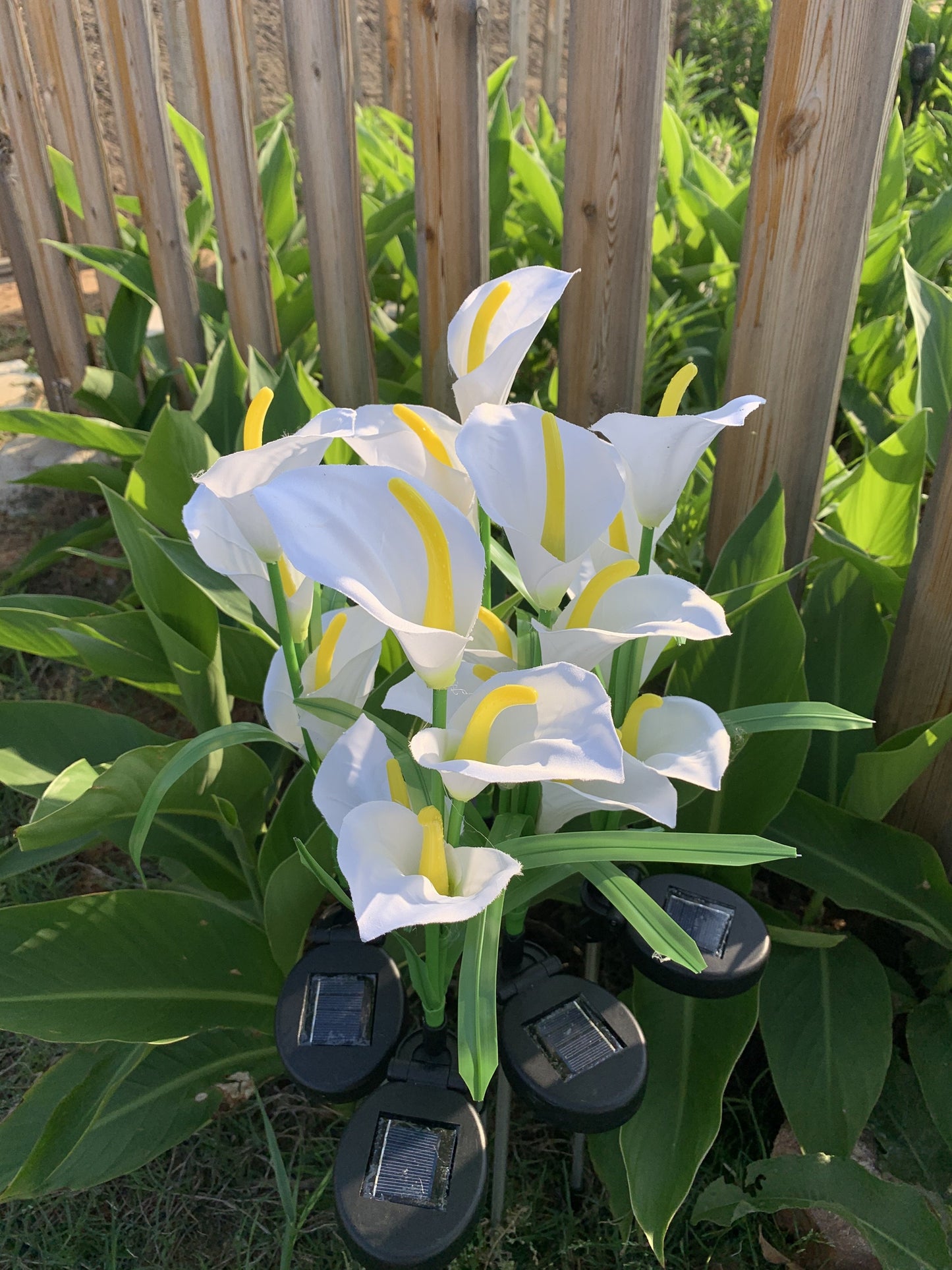 Ihrtrade Artificial Calla Lily Solar Garden Stake Lights (1 Pack of 4 Lilies)