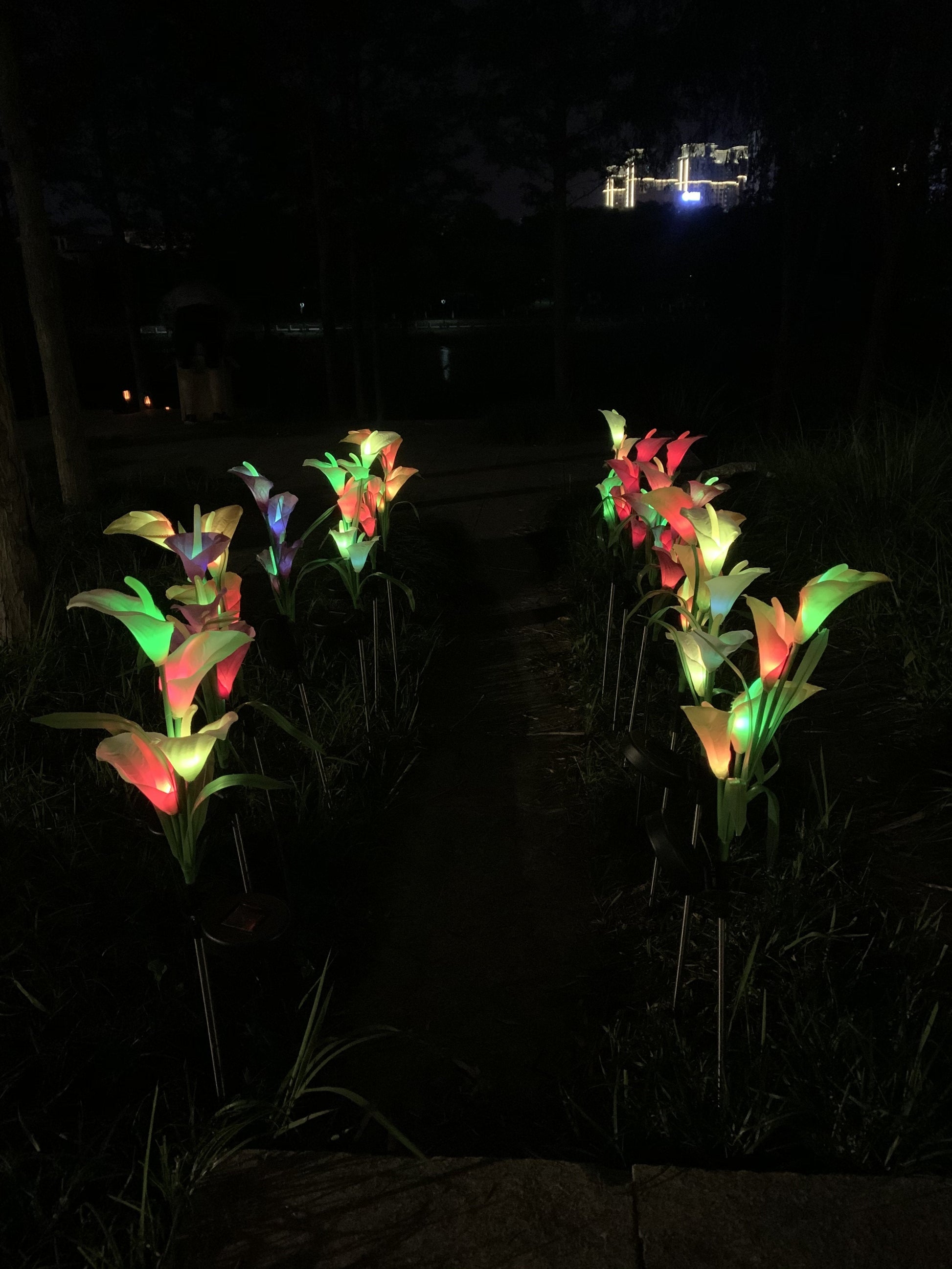 Ihrtrade Artificial Calla Lily Solar Garden Stake Lights (1 Pack of 4 Lilies)
