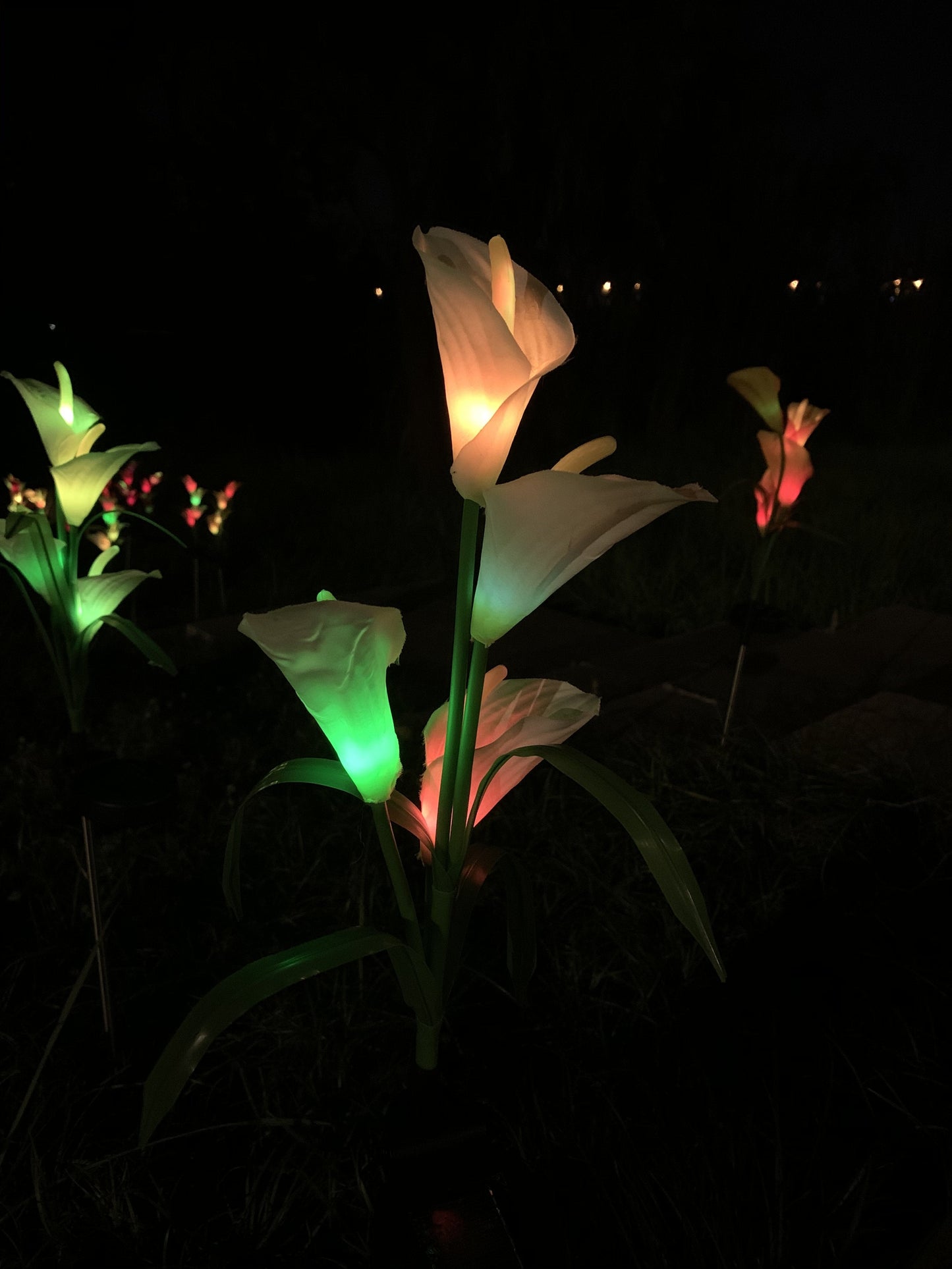 Ihrtrade Artificial Calla Lily Solar Garden Stake Lights (1 Pack of 4 Lilies)