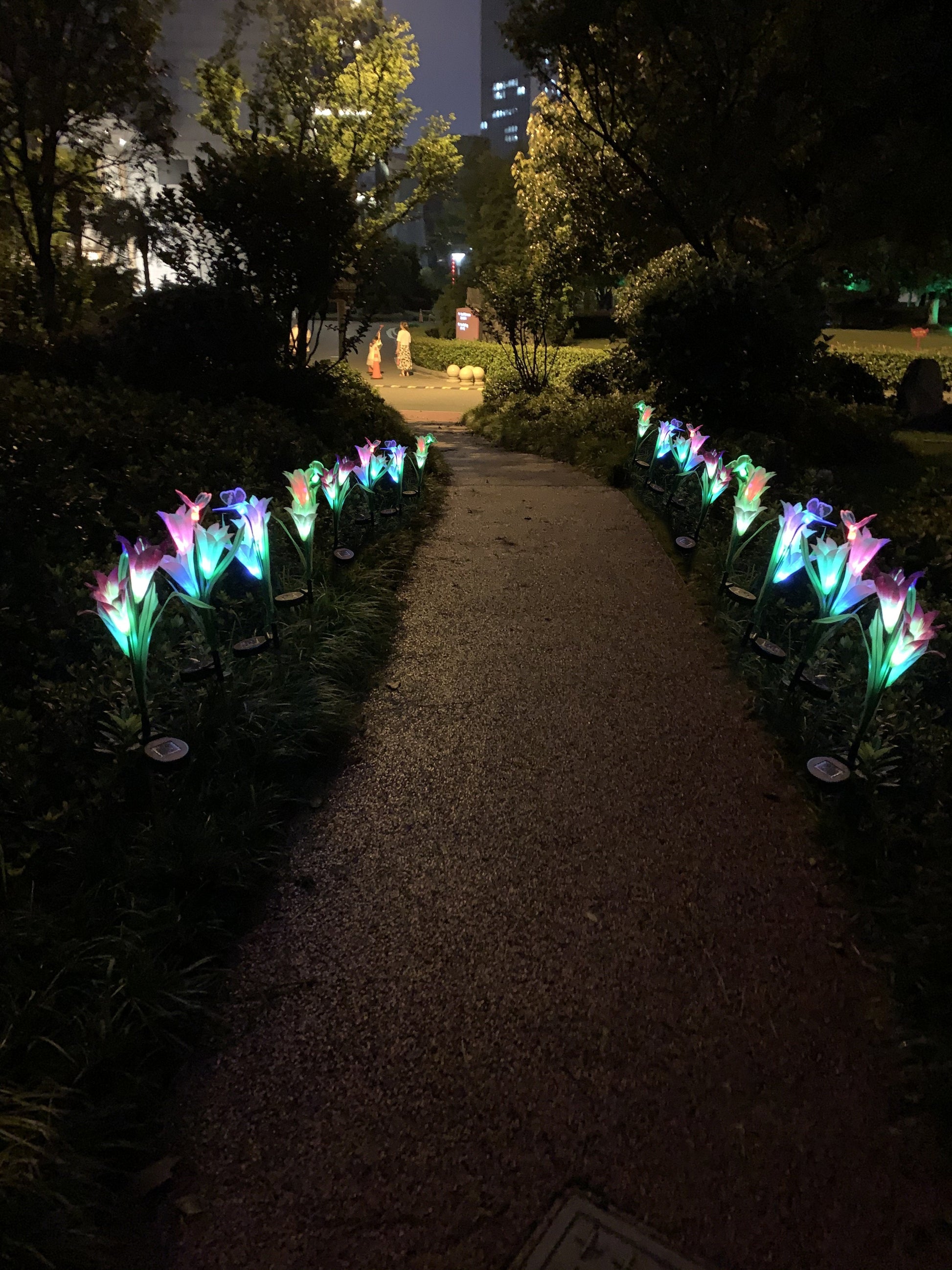 Ihrtrade Artificial Lily Solar Garden Stake Lights (1 Pack of 4 Lilies) | Garden Light Solar