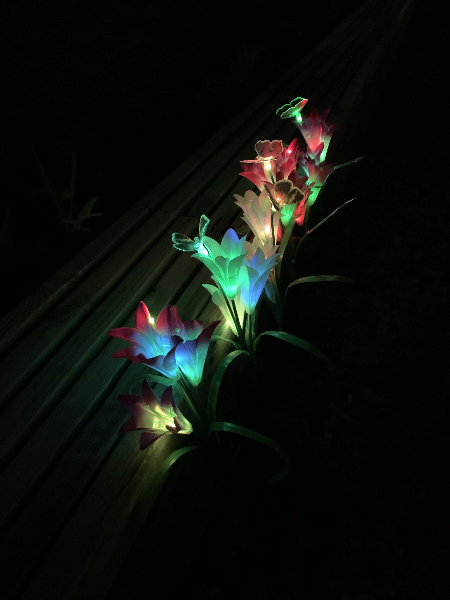 Ihrtrade Artificial Lily Solar Garden Stake Lights (1 Pack of 4 Lilies) | ihrtrade.tw