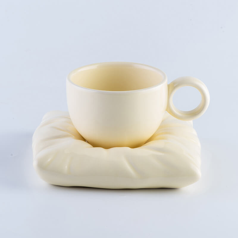 Tasse et soucoupe en céramique Lighteme Pillow