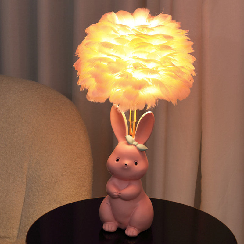 Lighteme Tischlampe mit Kaninchenfedern