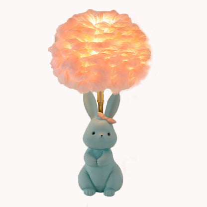 Lighteme Tischlampe mit Kaninchenfedern