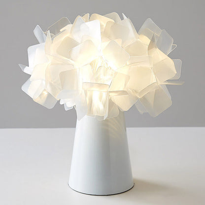 Lighteme Romantic Petal Table Lamp