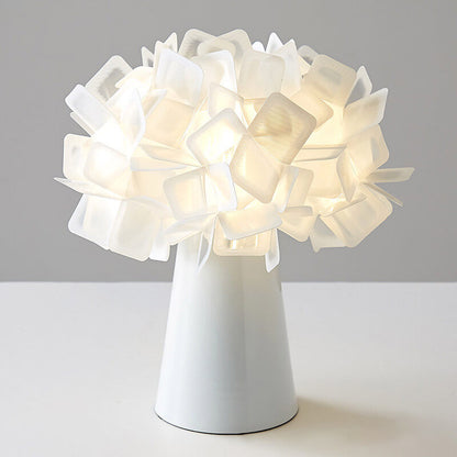 Lighteme Romantic Petal Table Lamp