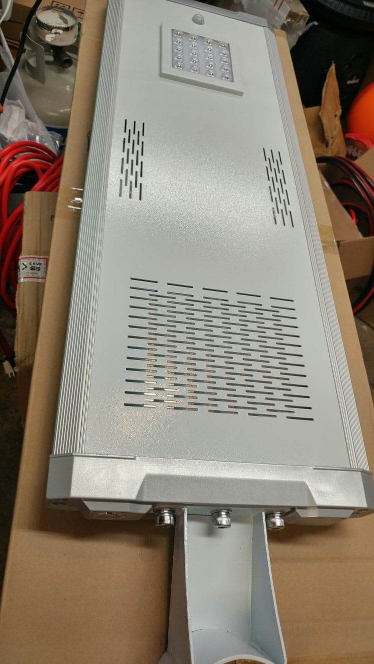 Lighteme 30 Watt Solar Street Light