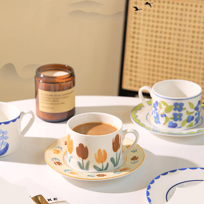 Lighteme Keramiktasse und Untertasse im Vintage-Blumenmuster