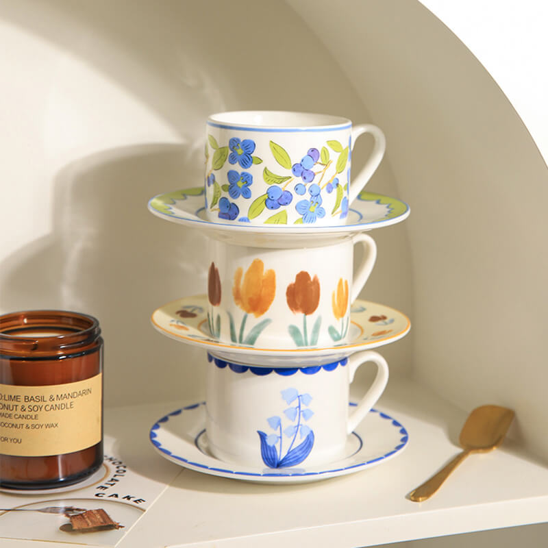 Lighteme Keramiktasse und Untertasse im Vintage-Blumenmuster