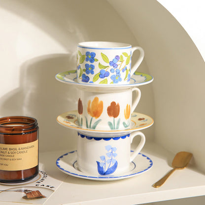 Lighteme Keramiktasse und Untertasse im Vintage-Blumenmuster