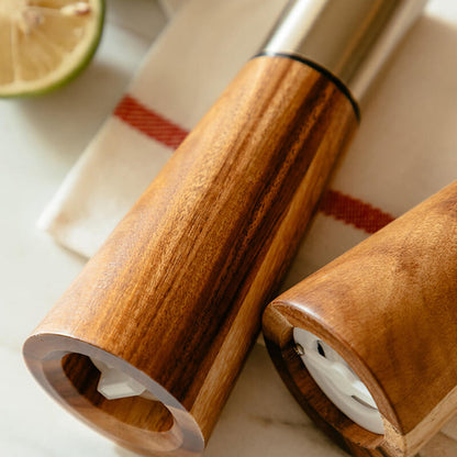 Moulin à poivre en bois vintage Lighteme