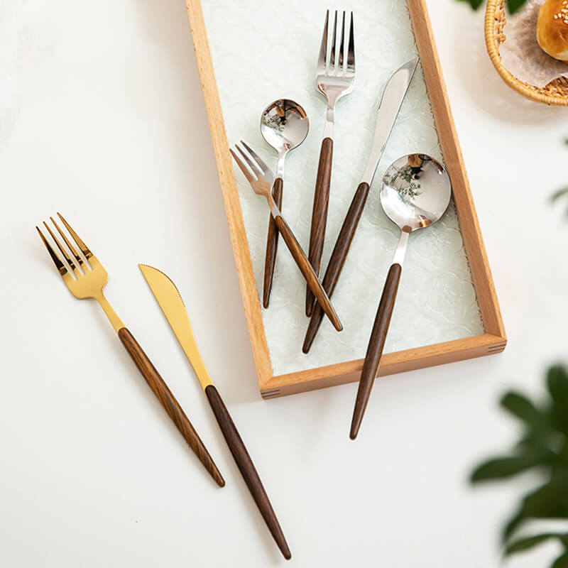 Ensemble de 5 couverts Lighteme avec manche en bois