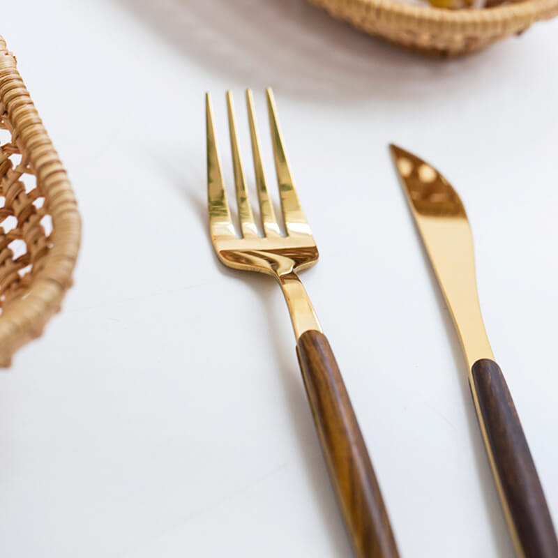 Ensemble de 5 couverts Lighteme avec manche en bois