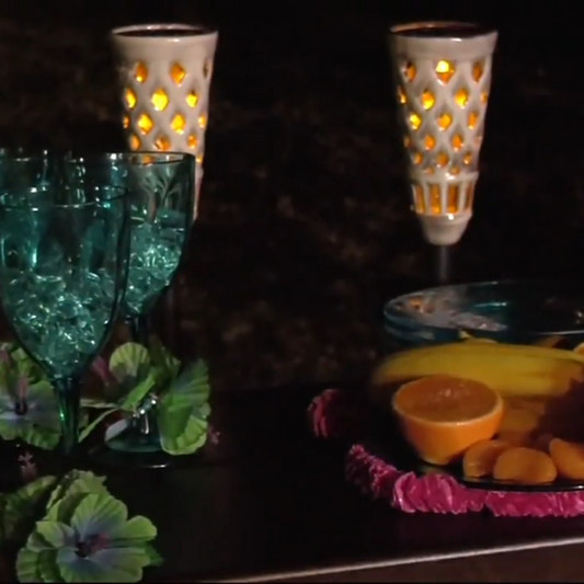 Lot de 2 lampes torches solaires Tiki à LED en céramique Lighteme, lumières scintillantes, couleur : blanc