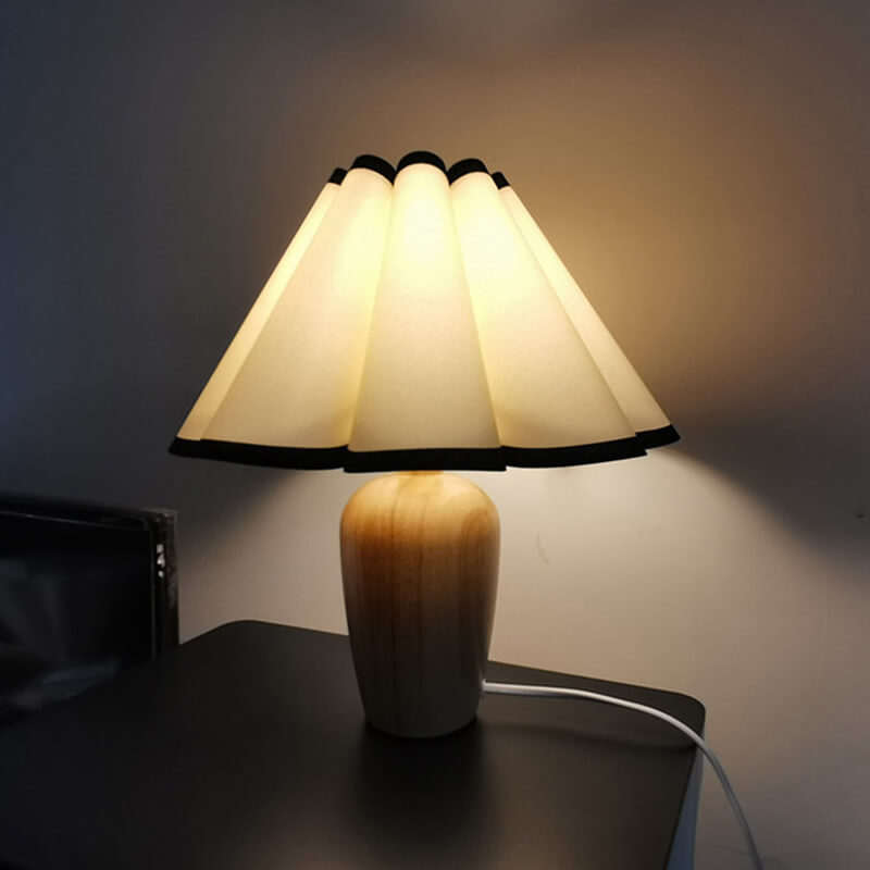 Lampe de table Lighteme à base en bois plissé