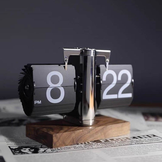 Lighteme Walnuss-Uhr zum Umblättern